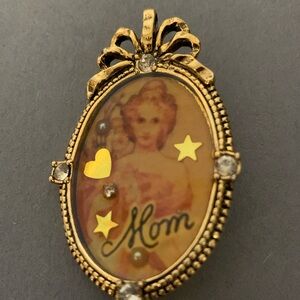 Beautiful Mom brooch 2”*